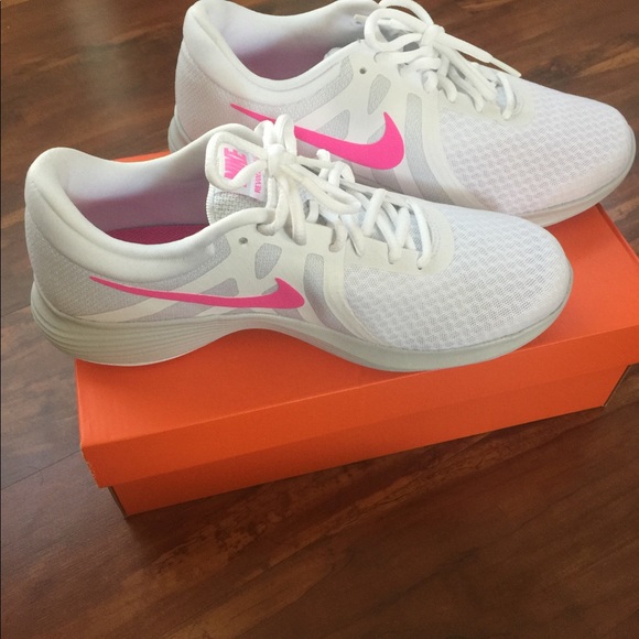 nike ladies shoes latest